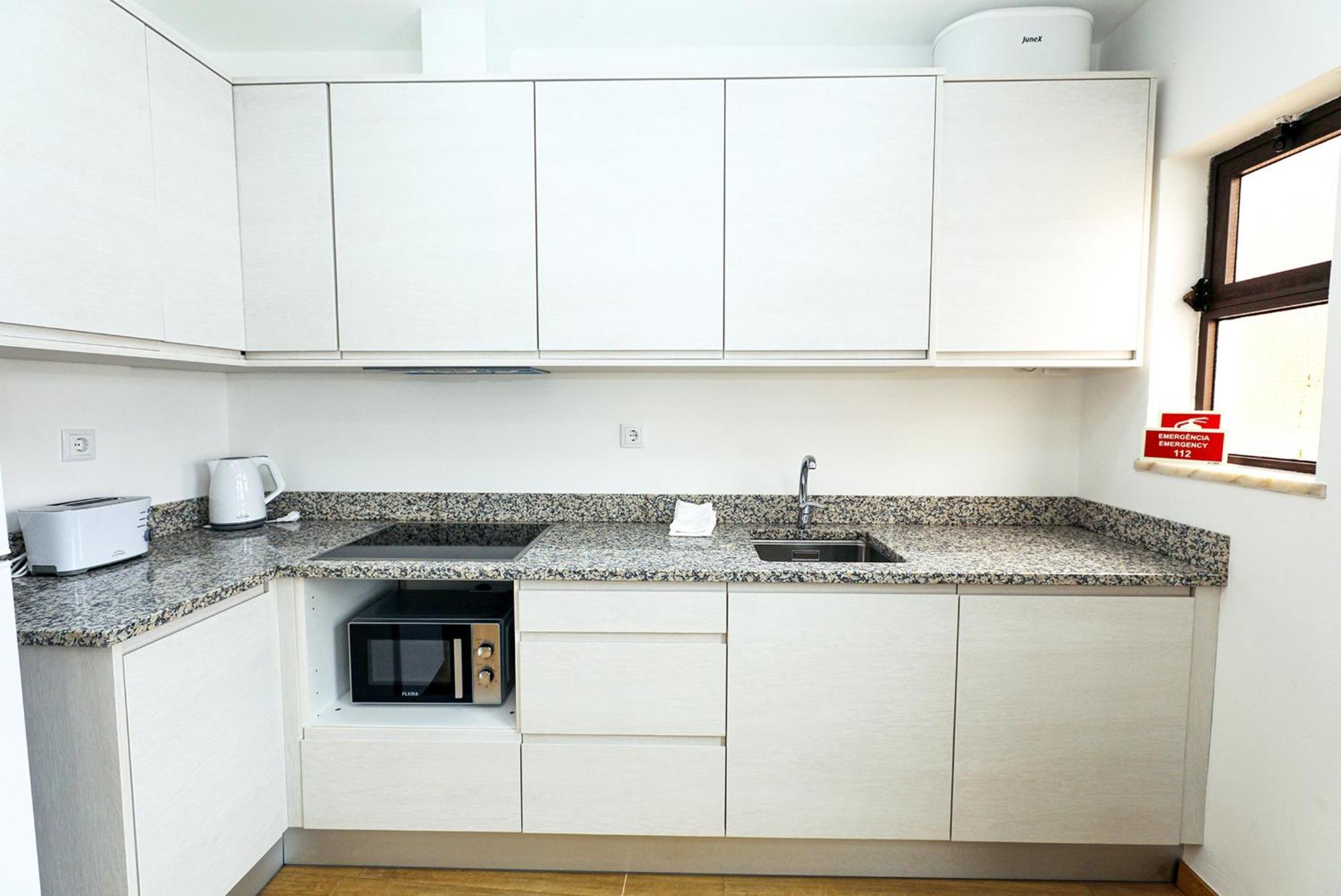 B87 - Windmill 2 Bed Apartment In Odiáxere 외부 사진